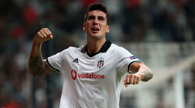 Beşiktaşlı eski futbolcu Süper Lig’e geri döndü